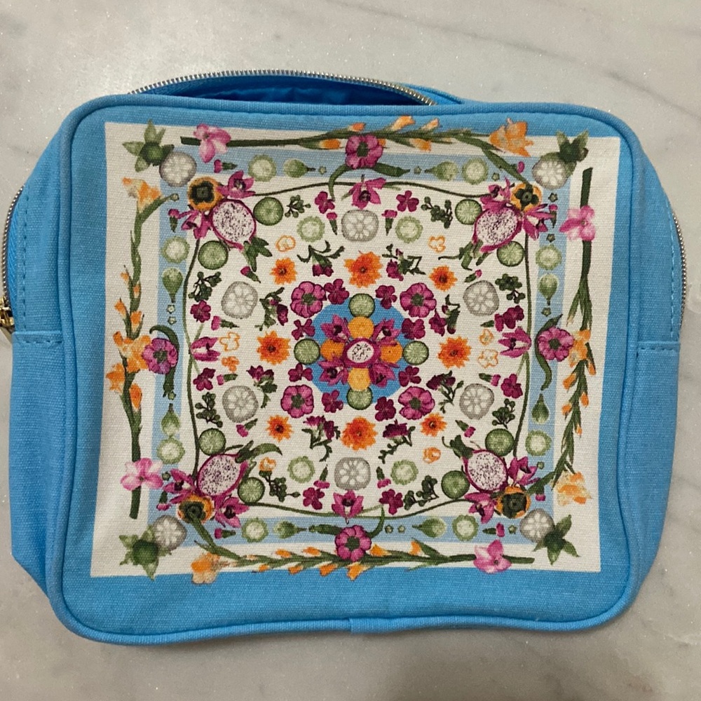 Estee Lauder New Makeup Pouch/Bag